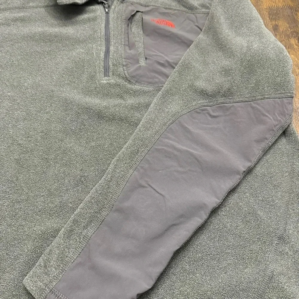 EUC The North Face quarter zip pullover fleece. Gray with red logo. Mens Small.